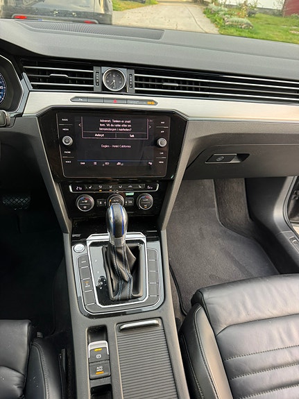 Volkswagen Passat 12 of 14