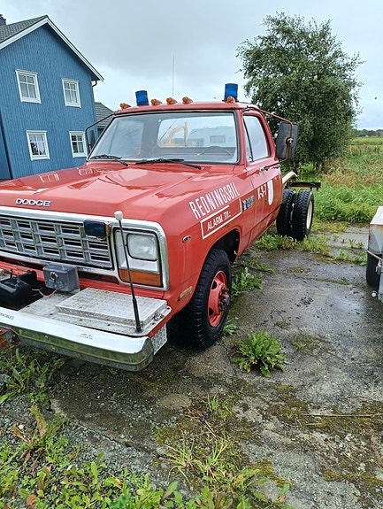 Dodge RAM 350 2 of 18