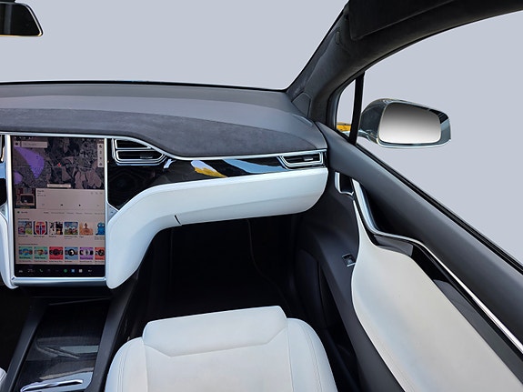 Tesla Model X 9 of 20
