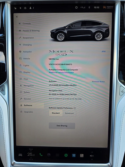 Tesla Model X 16 of 20