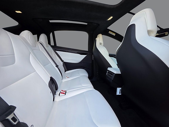 Tesla Model X 7 of 20
