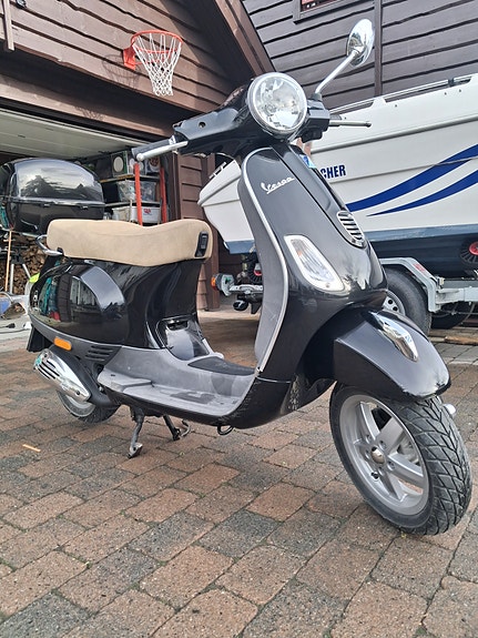 Vespa LX 50 4 of 7