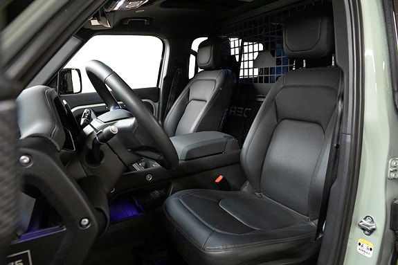Land Rover Defender 110 3 of 30