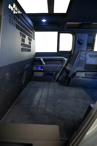 Land Rover Defender 110 5 of 30