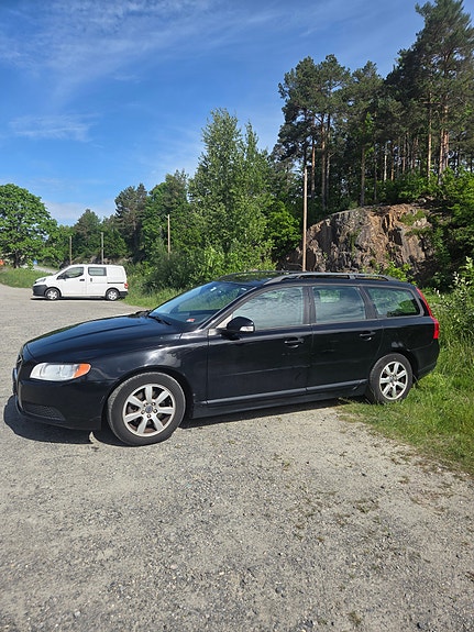 Volvo V70 2 of 10