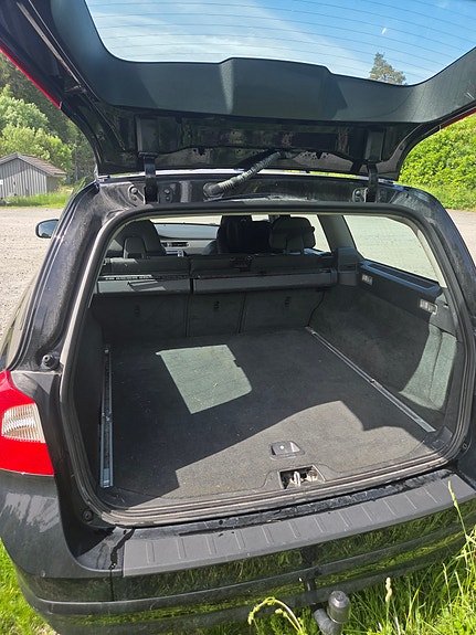 Volvo V70 4 of 10
