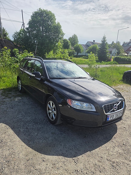 Volvo V70 3 of 10