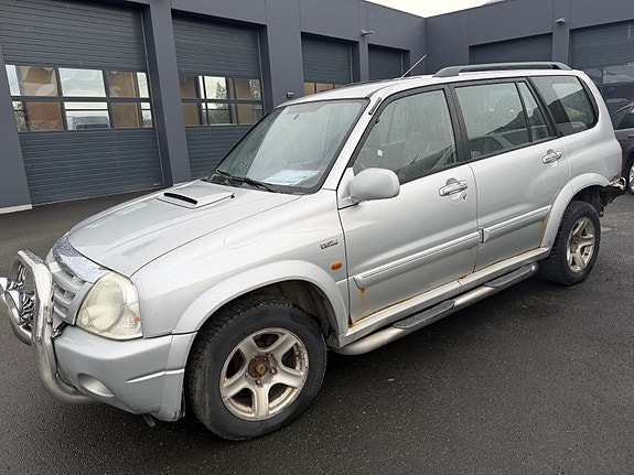 Suzuki Grand Vitara 2 of 8