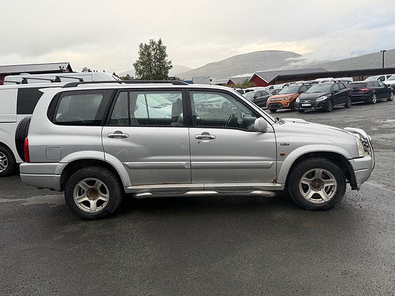 Suzuki Grand Vitara 3 of 8