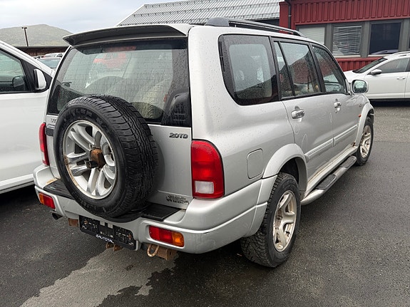 Suzuki Grand Vitara 4 of 8