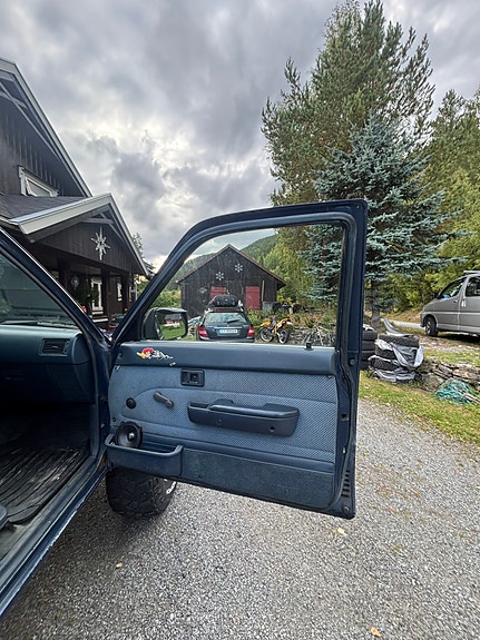 Toyota HiLux 12 of 21