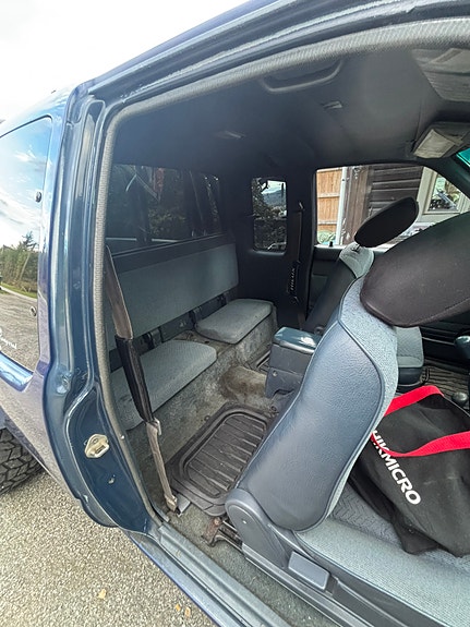 Toyota HiLux 14 of 21