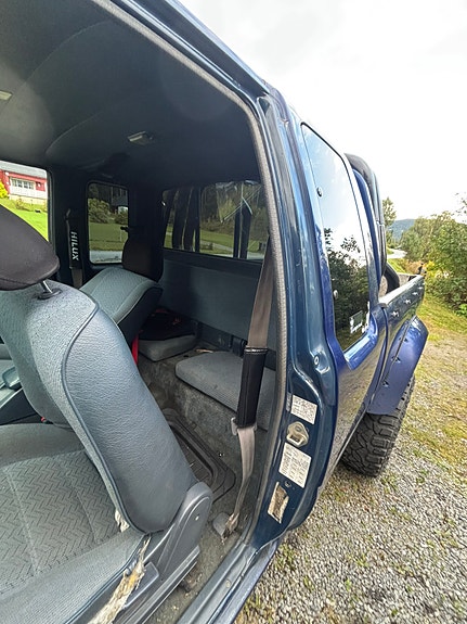 Toyota HiLux 11 of 21