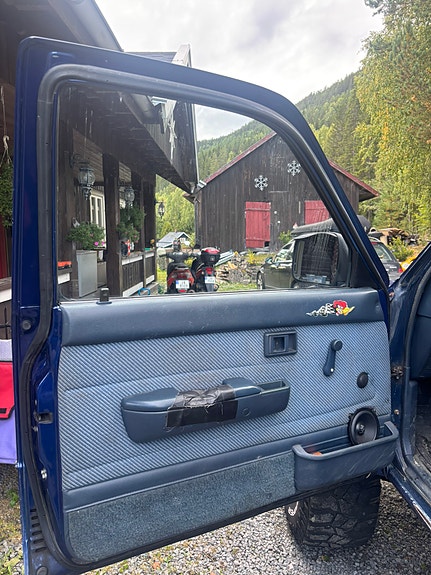 Toyota HiLux 10 of 21