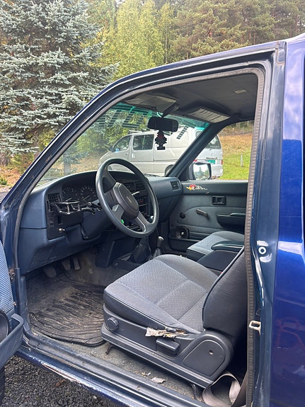 Toyota HiLux 9 of 21
