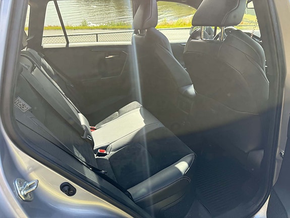 Toyota RAV4 14 of 15