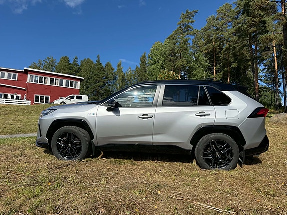 Toyota RAV4 4 of 15