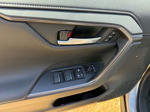 Toyota RAV4 13 of 15