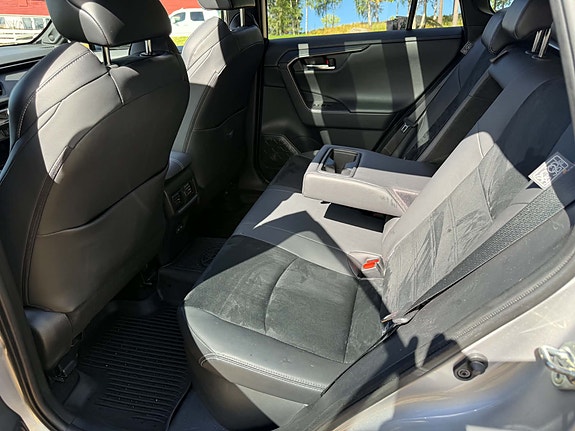 Toyota RAV4 15 of 15