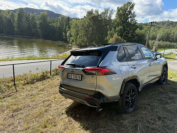 Toyota RAV4 7 of 15