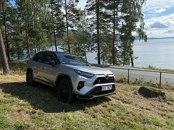 Toyota RAV4 2 of 15