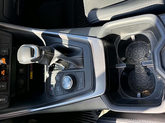 Toyota RAV4 12 of 15