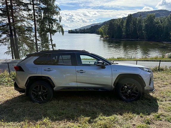 Toyota RAV4 3 of 15