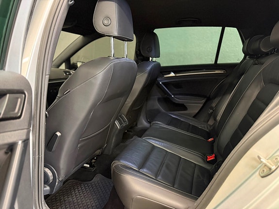 Volkswagen Golf VII 18 of 18