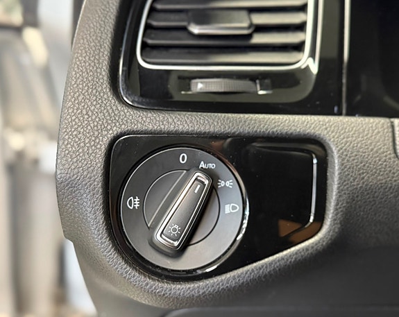 Volkswagen Golf VII 10 of 18