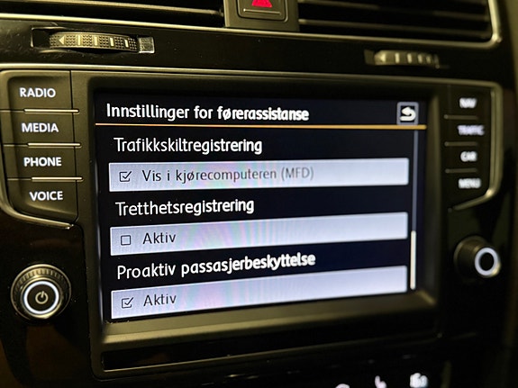 Volkswagen Golf VII 16 of 18