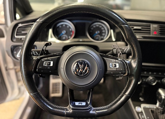 Volkswagen Golf VII 11 of 18