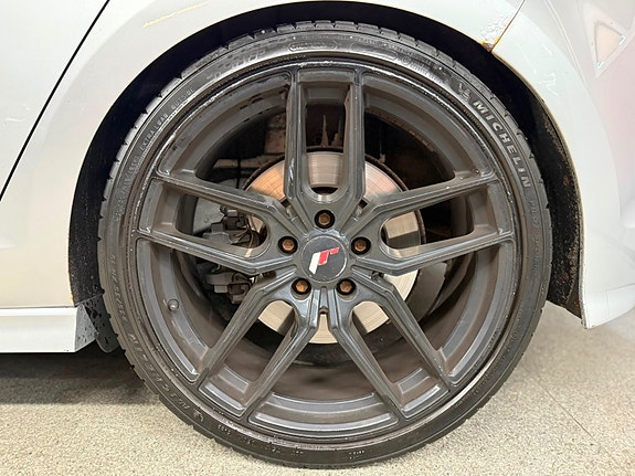 Volkswagen Golf VII 9 of 18