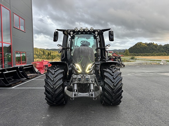 Valtra Q305 2023, kr 2 069 000,-