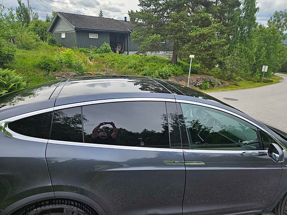 Tesla Model X 18 of 30