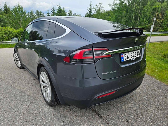 Tesla Model X 12 of 30