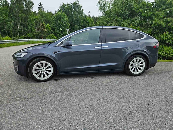 Tesla Model X 3 of 30
