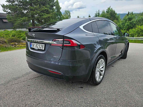 Tesla Model X 15 of 30