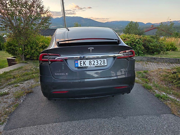 Tesla Model X 13 of 30