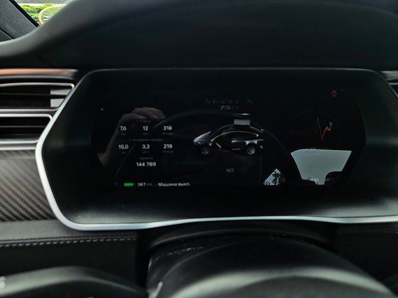 Tesla Model X 25 of 30