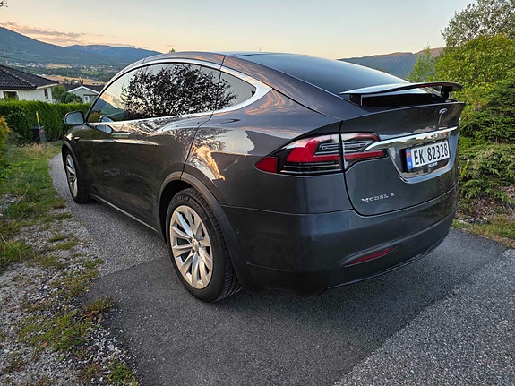 Tesla Model X 11 of 30