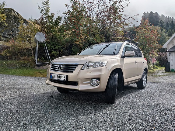 Toyota RAV4 3 of 10
