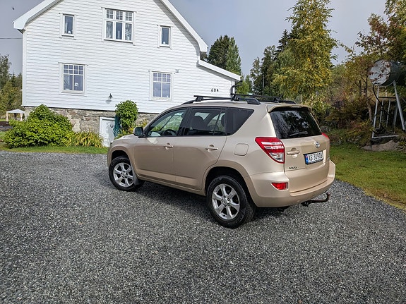 Toyota RAV4 5 of 10