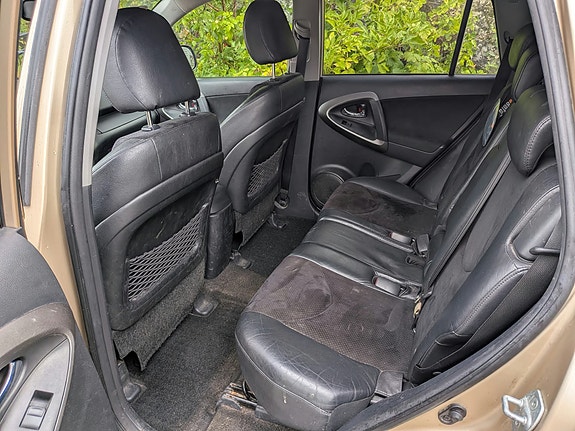 Toyota RAV4 7 of 10