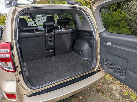 Toyota RAV4 8 of 10