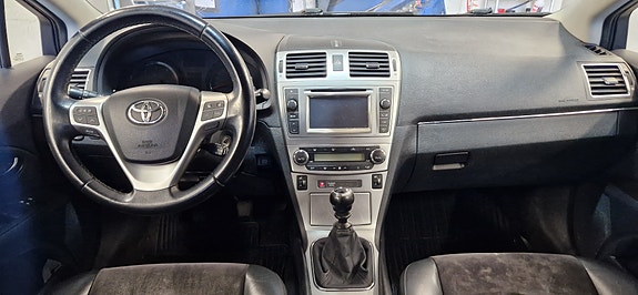 Toyota Avensis 6 of 16