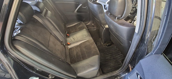 Toyota Avensis 7 of 16