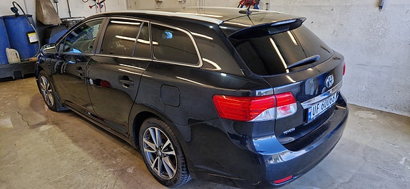 Toyota Avensis 2 of 16