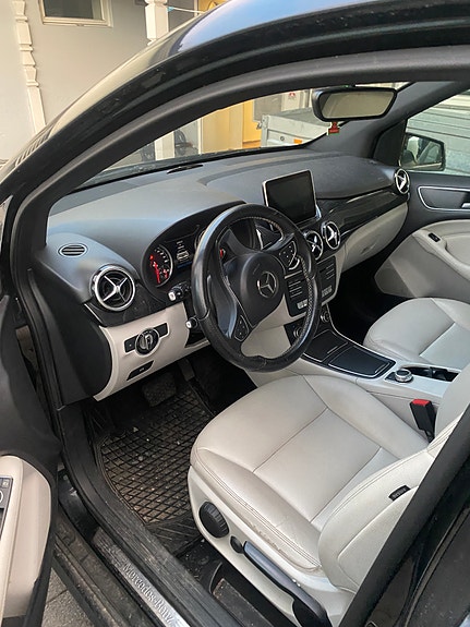 Mercedes-Benz B-Electric 9 of 16