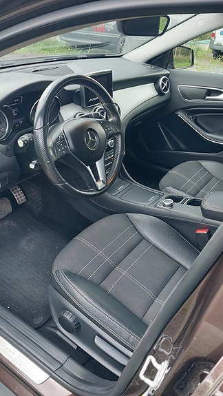 Mercedes-Benz GLA220 d 14 of 16