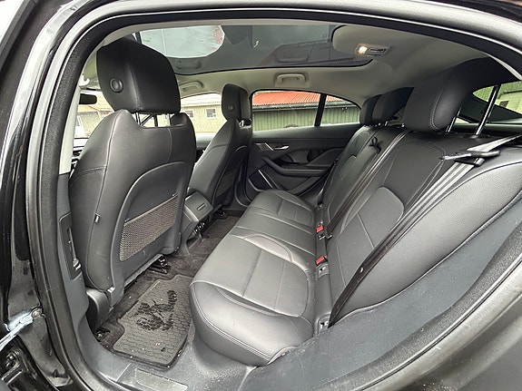 Jaguar I-PACE 7 of 8